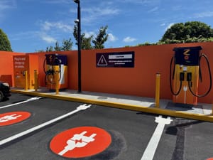 Пример оформления зоны зарядки на АЗС Z Energy в Новой Зеландии