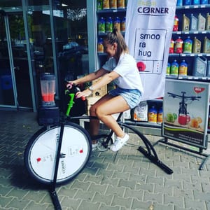 Смузивелосипед на АЗС — крути педали и пей коктейли