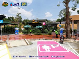 Новая сервисная станция в Камбодже с розовой парковкой для женщин