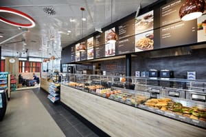 В Circle K французские хот-доги уже меняют на лазанью, курицу карри и пиццу