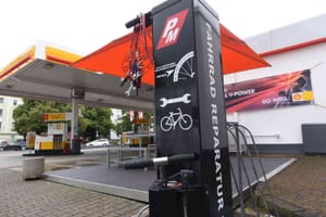 На автозаправочных станциях в Германии расширяют сервис для велосипедистов