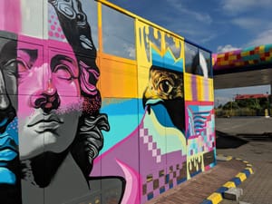 Автозаправочная станция в Румынии стала арт-объектом