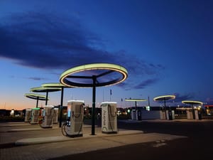 Clever и Eviny — новое партнерство: 220 новых зарядных станций для клиентов Clever