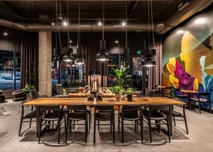 Локальность как стратегия дизайна кофеен — уроки от Starbucks в США