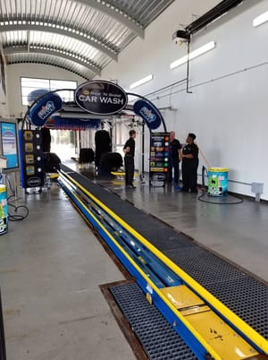Туннельная мойка на АЗС Spinx в США