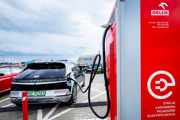 ORLEN представила сверхбыстрое зарядное устройство для электромобилей