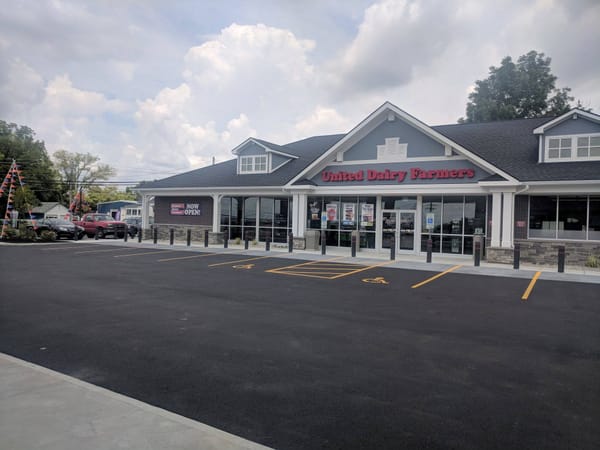 Магазин с АЗС United Dairy Farmers