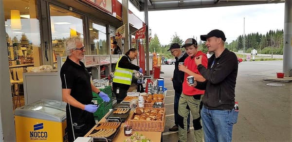 Ярмарка на норвежской автозаправочной станции