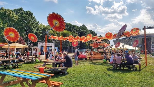 Арт-концепт кафе Rompetrol летом путешествовал по Румынии