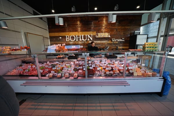 Мясная лавка на АЗС в Польше