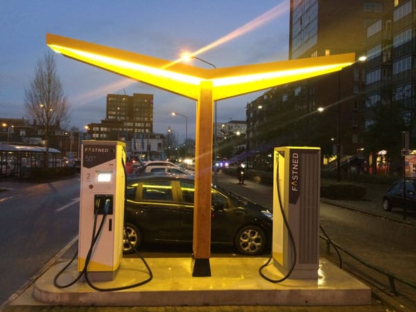 Fastned открывает станции зарядки в торговых центрах Нидерландов